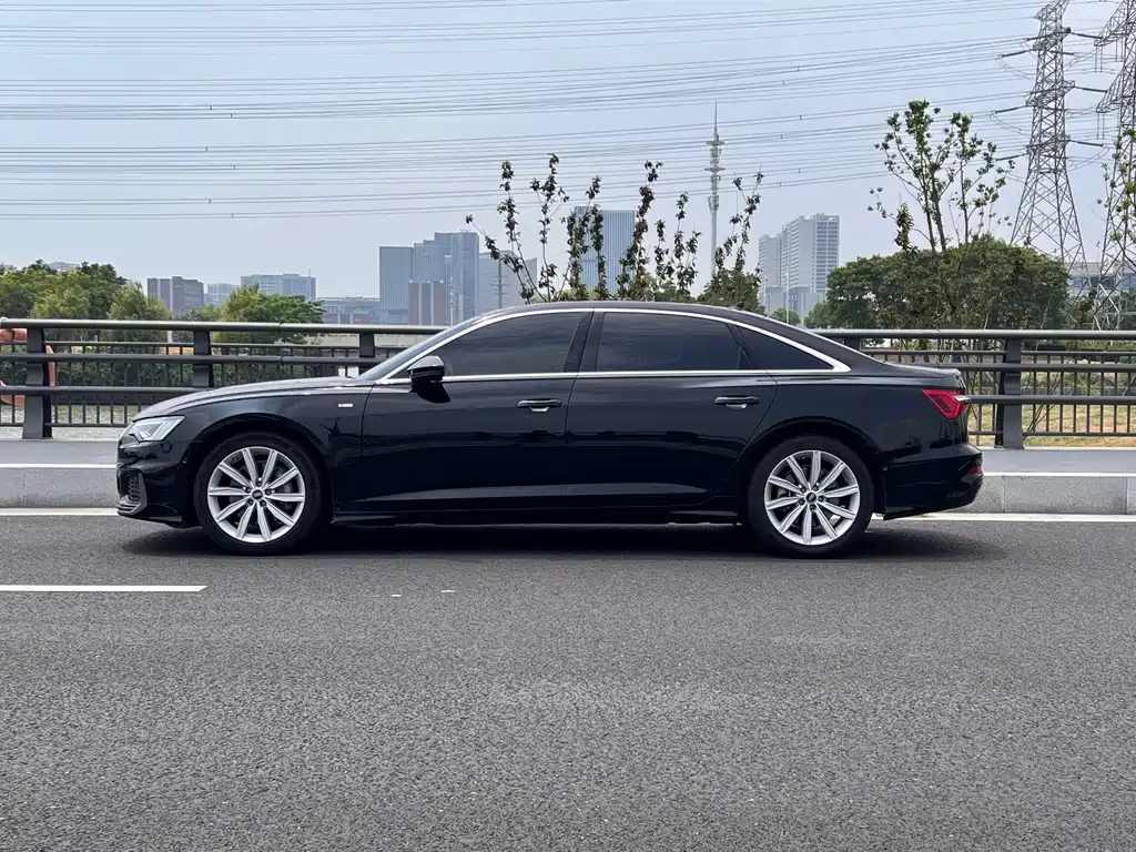 Audi A6L 2022