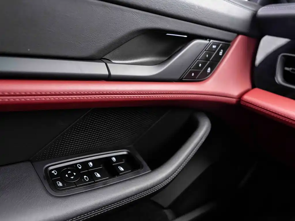 Porsche Taycan 2024 — фото 17
