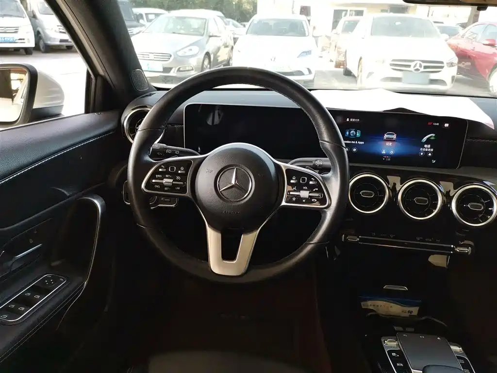Mercedes-Benz A-Class 2019 — фото 3