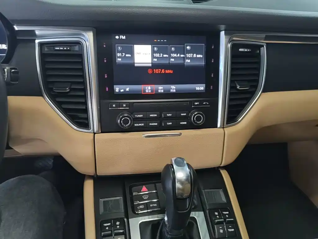 Porsche Macan 2017 — фото 13