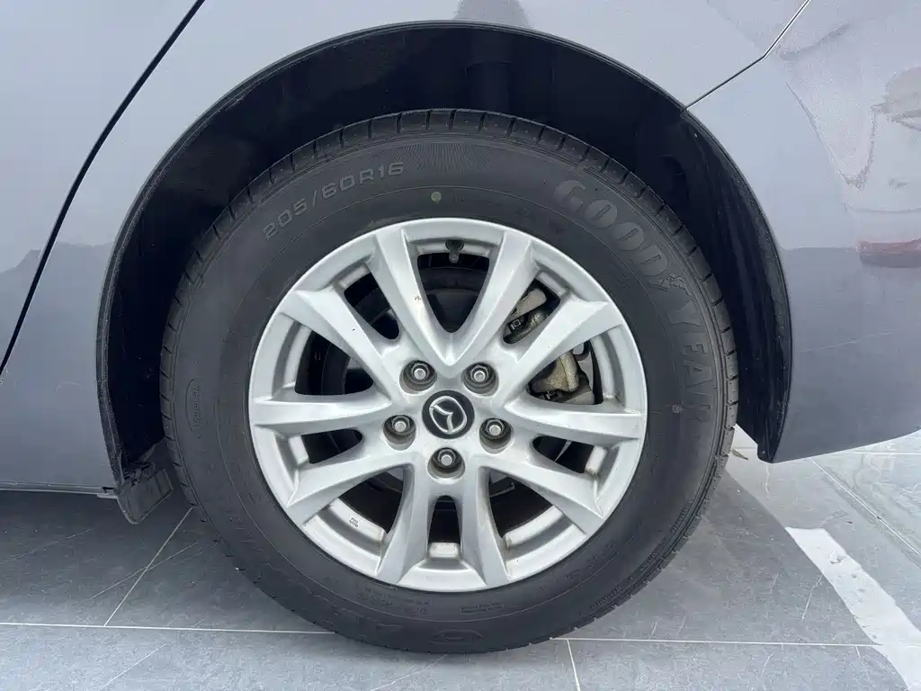 Mazda 3 Axela 2018 — фото 18