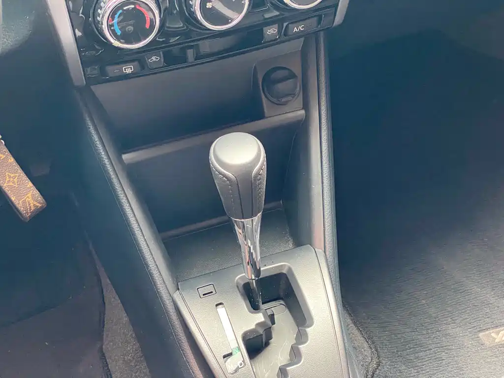Toyota Yaris L 2023 — фото 16