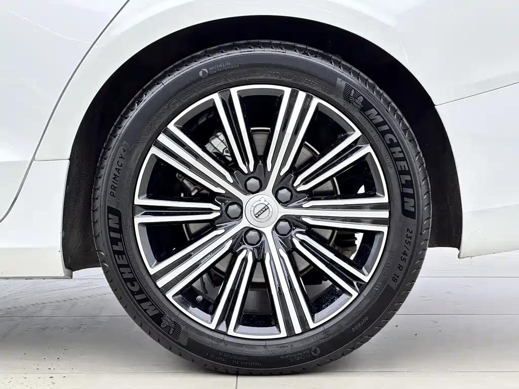 Volvo S60 2021 — фото 15