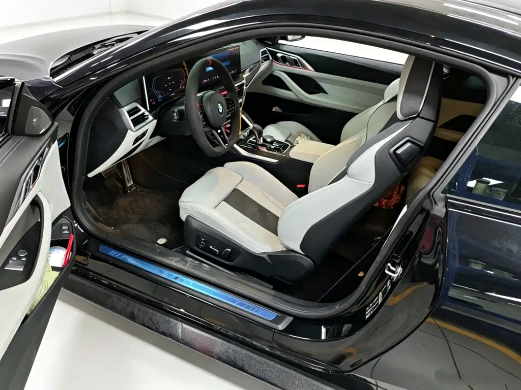 BMW M4 2025