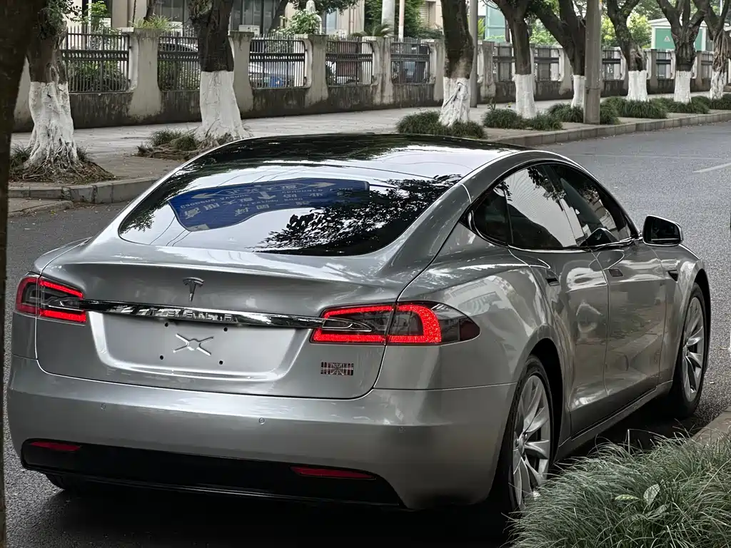 Tesla Model S 2017 — фото 5
