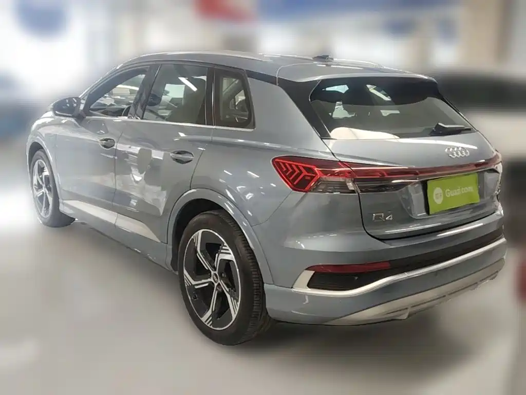 Audi Q4 e-tron 2025 — фото 9