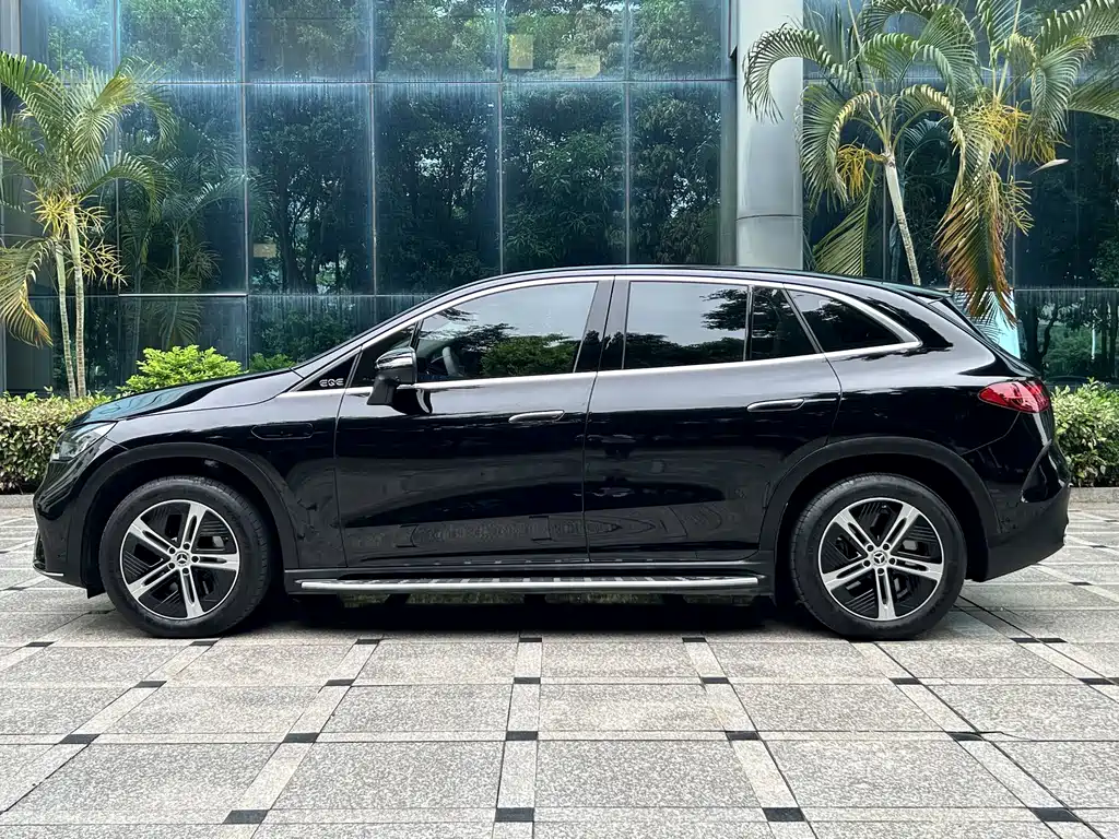 Mercedes-Benz EQE SUV 2023 — фото 7
