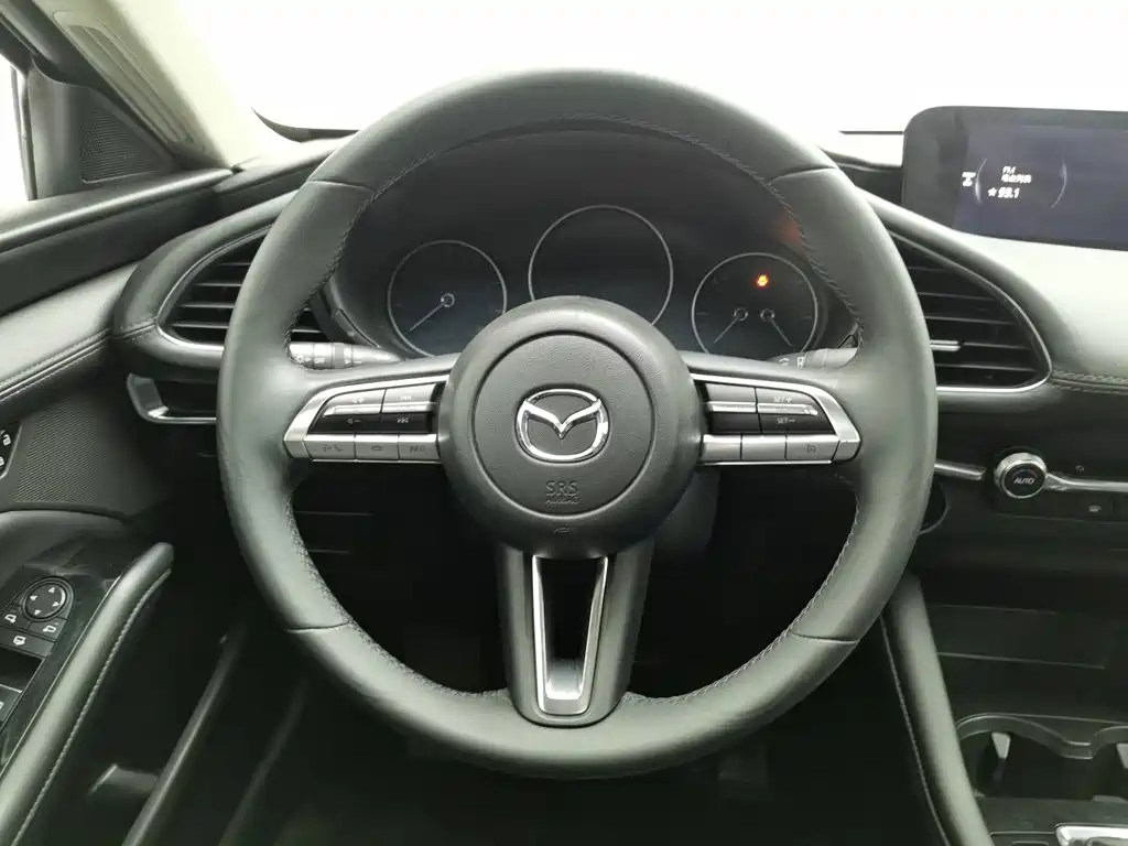 Mazda 3 Axela 2020 — фото 11