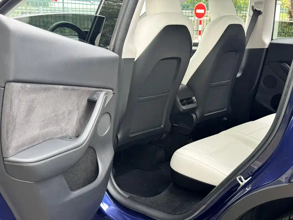 Tesla Model Y 2023 — фото 11