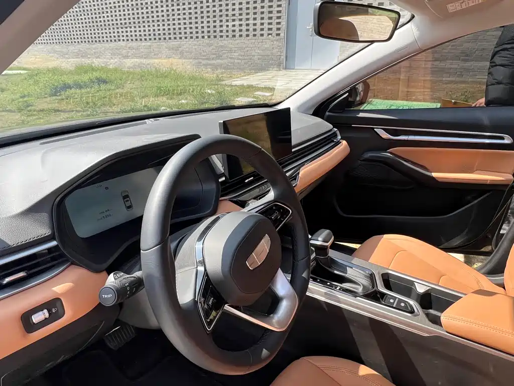 Geely Emgrand 2025 — фото 14