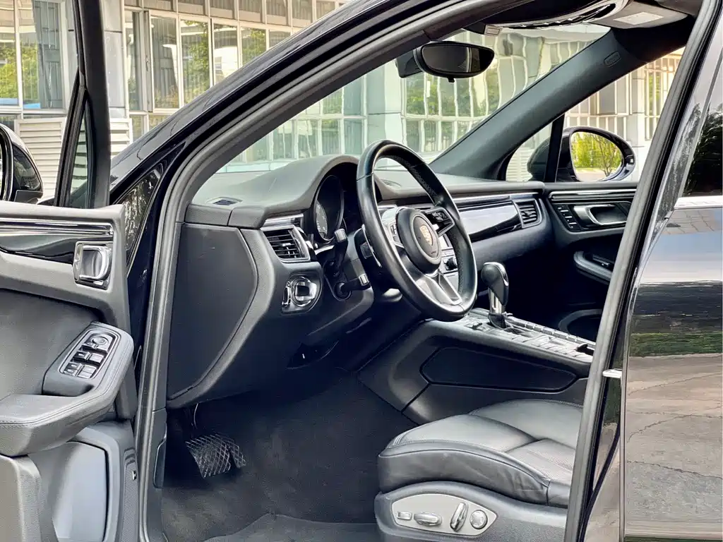Porsche Macan 2015 — фото 11