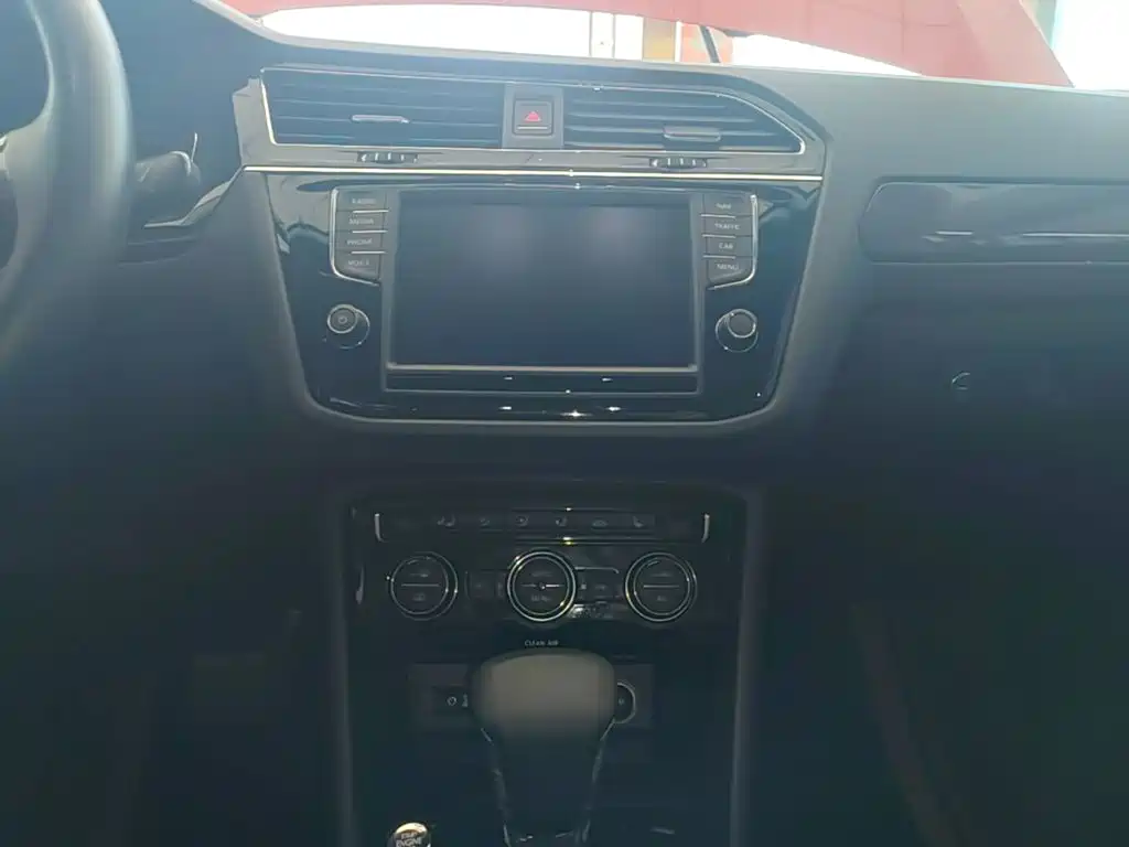 Volkswagen Tiguan L 2018 — фото 13