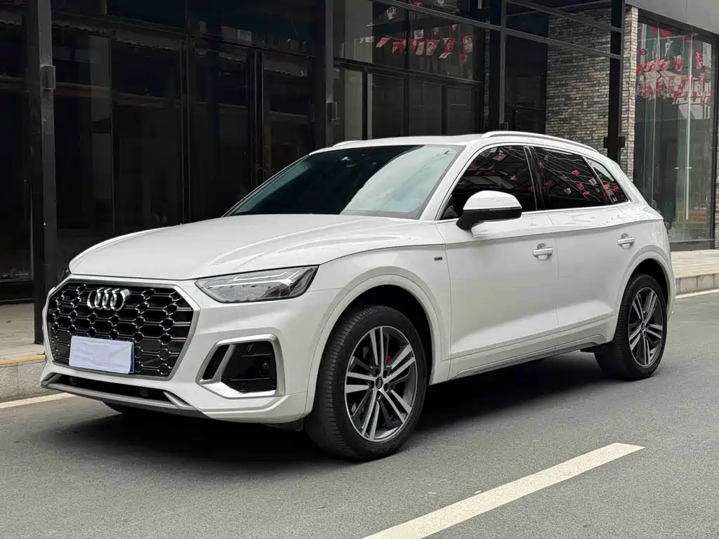 Audi Q5L 2023 — фото 1
