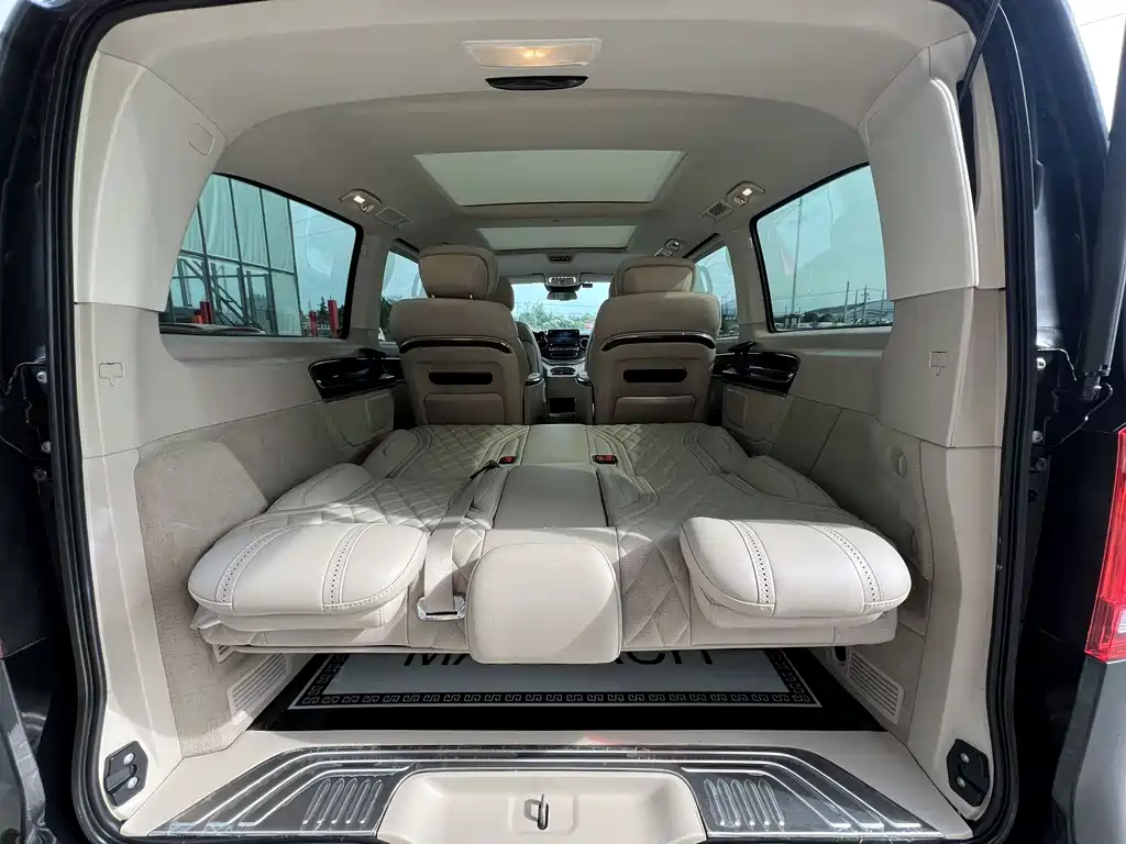Mercedes-Benz V-Class 2021 — фото 10