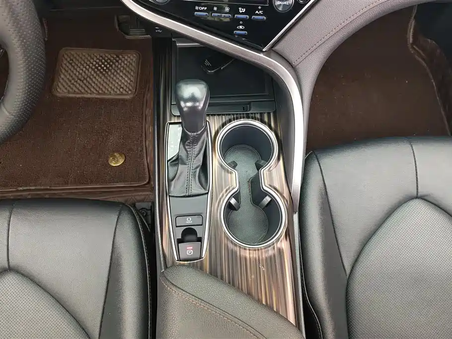 Toyota Camry 2021 — фото 16