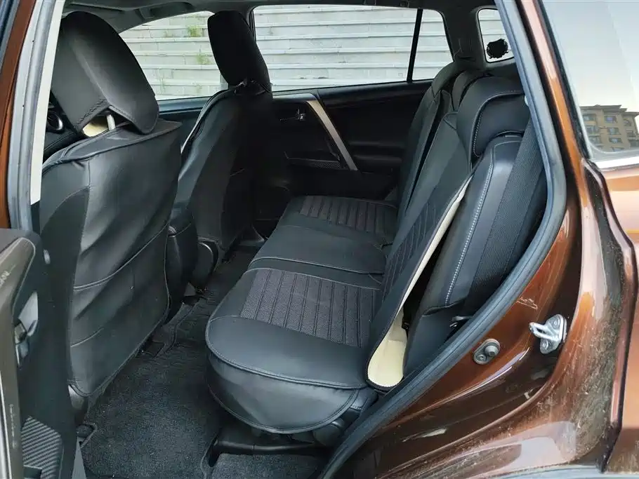 Toyota RAV4 2014 — фото 11