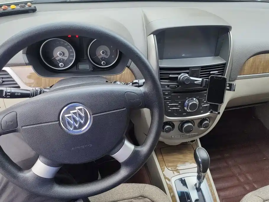 Buick Excelle 2015 — фото 11