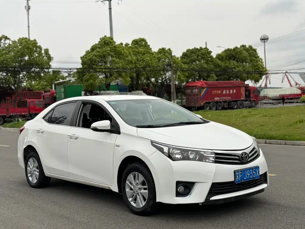 Toyota Corolla 2015 — фото 3