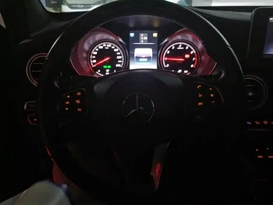 Mercedes-Benz GLC 2018 — фото 15