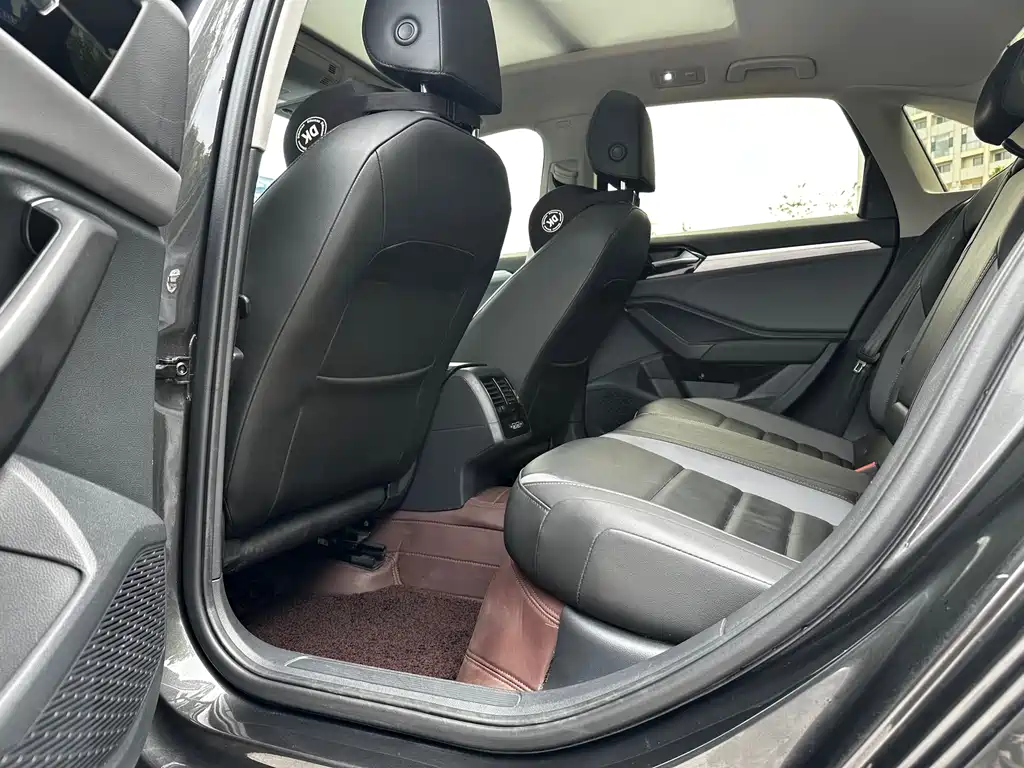 Volkswagen Sagitar 2021