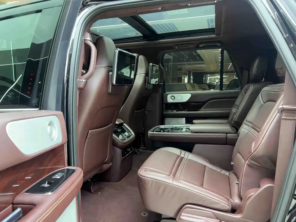 Lincoln Navigator 2020 — фото 14
