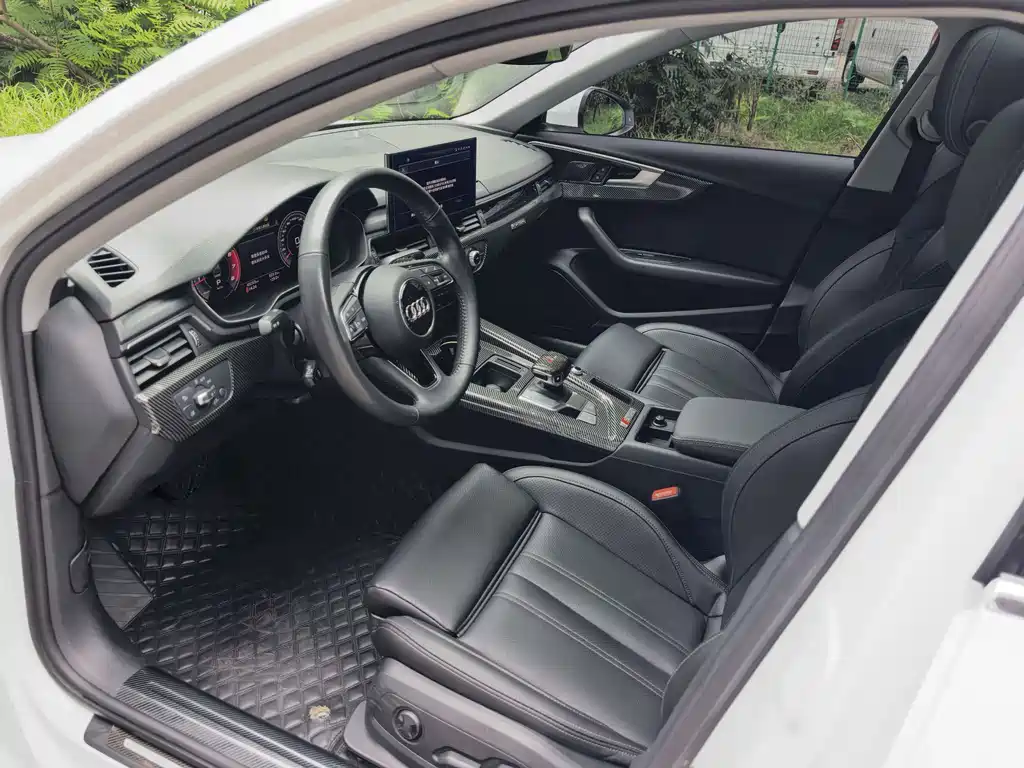 Audi A4L 2021