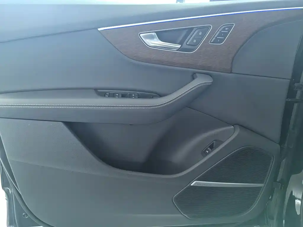 Audi Q7 2025 — фото 16