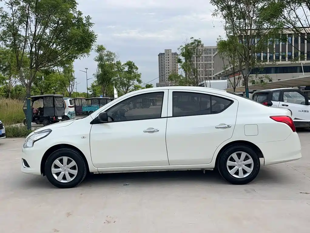 Nissan Sunny 2016 — фото 17