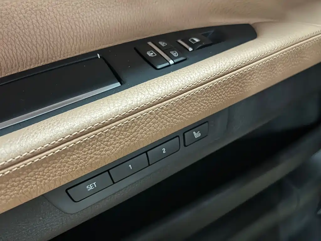BMW 7 Series 2016 — фото 11