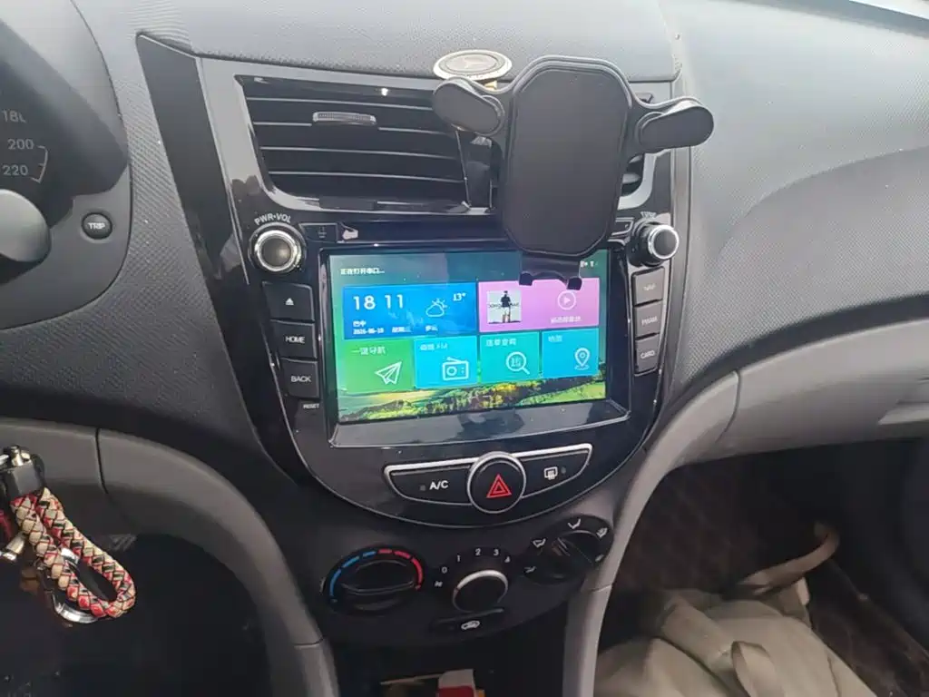 Hyundai Verna 2016 — фото 13
