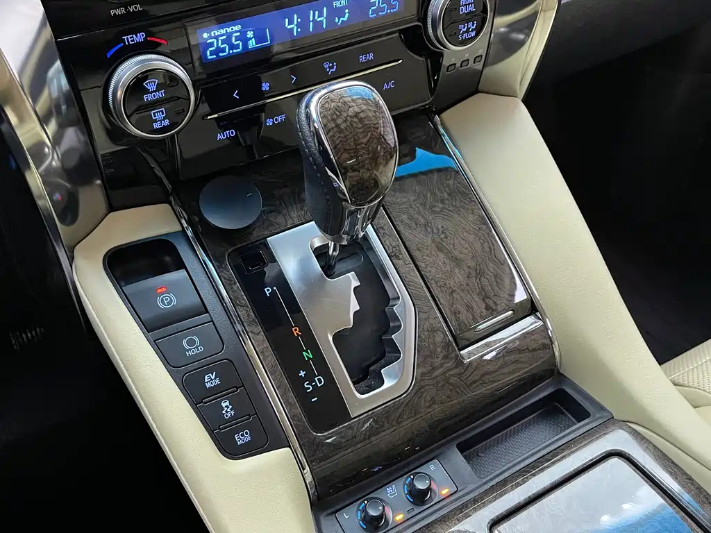 Toyota Alphard 2020 — фото 11
