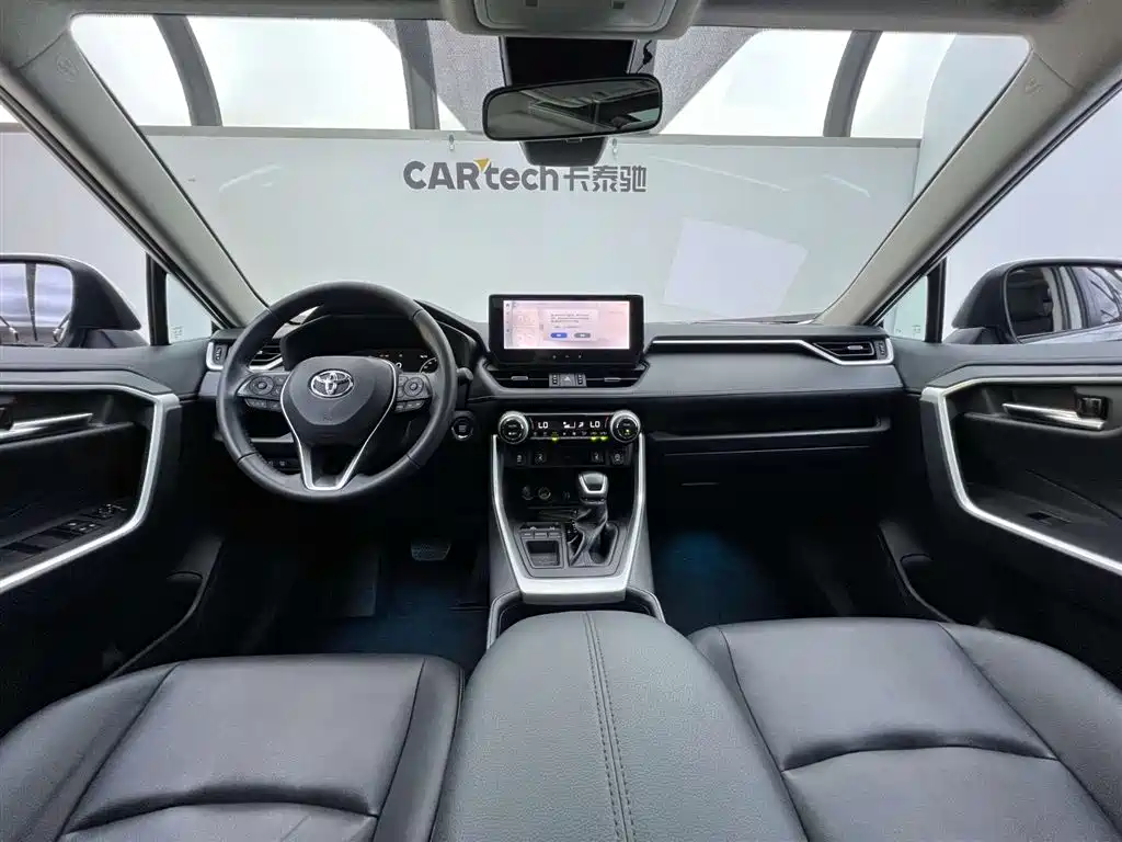 Toyota RAV4 2024 — фото 13