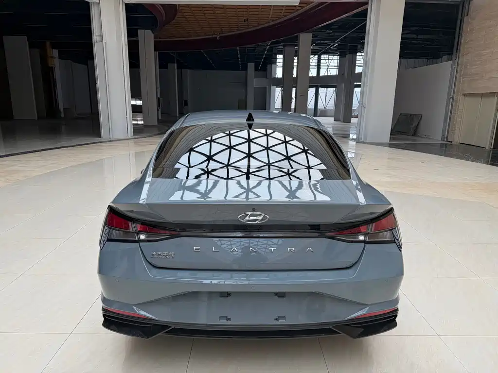 Hyundai Elantra 2022