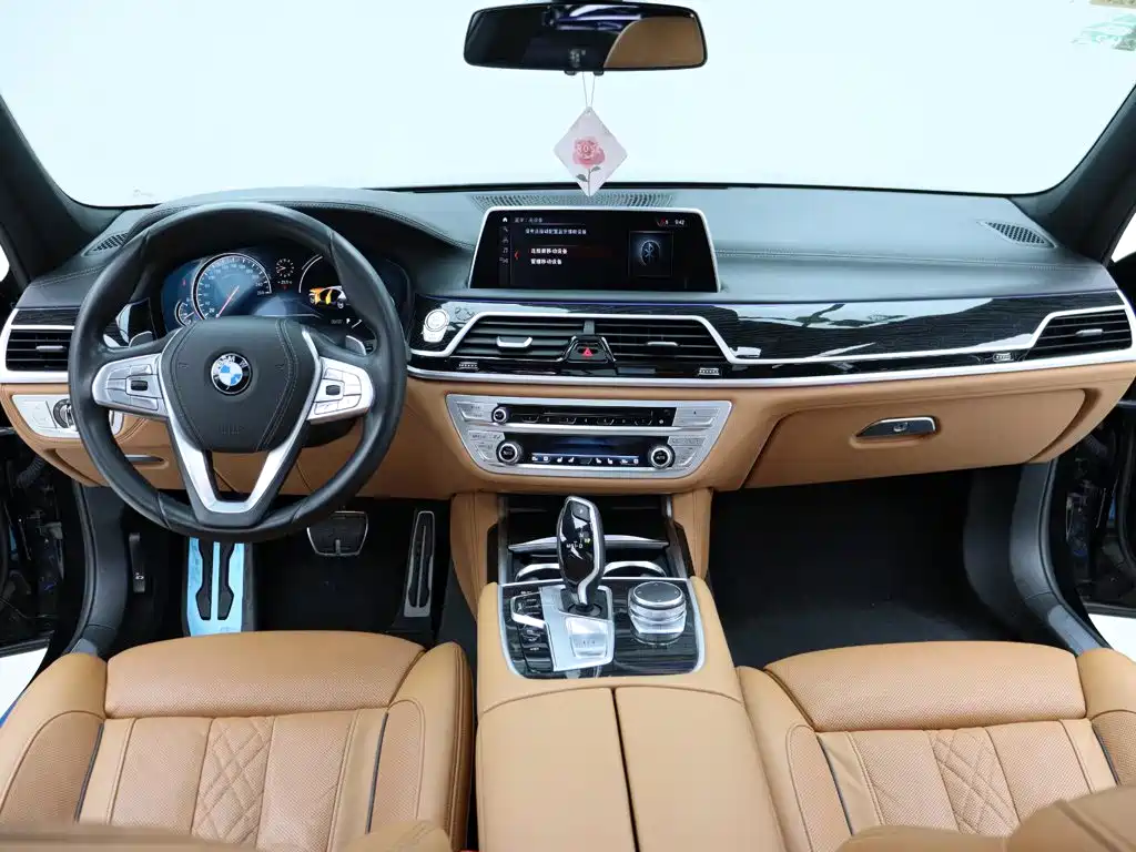 BMW 7 Series 2018 — фото 15