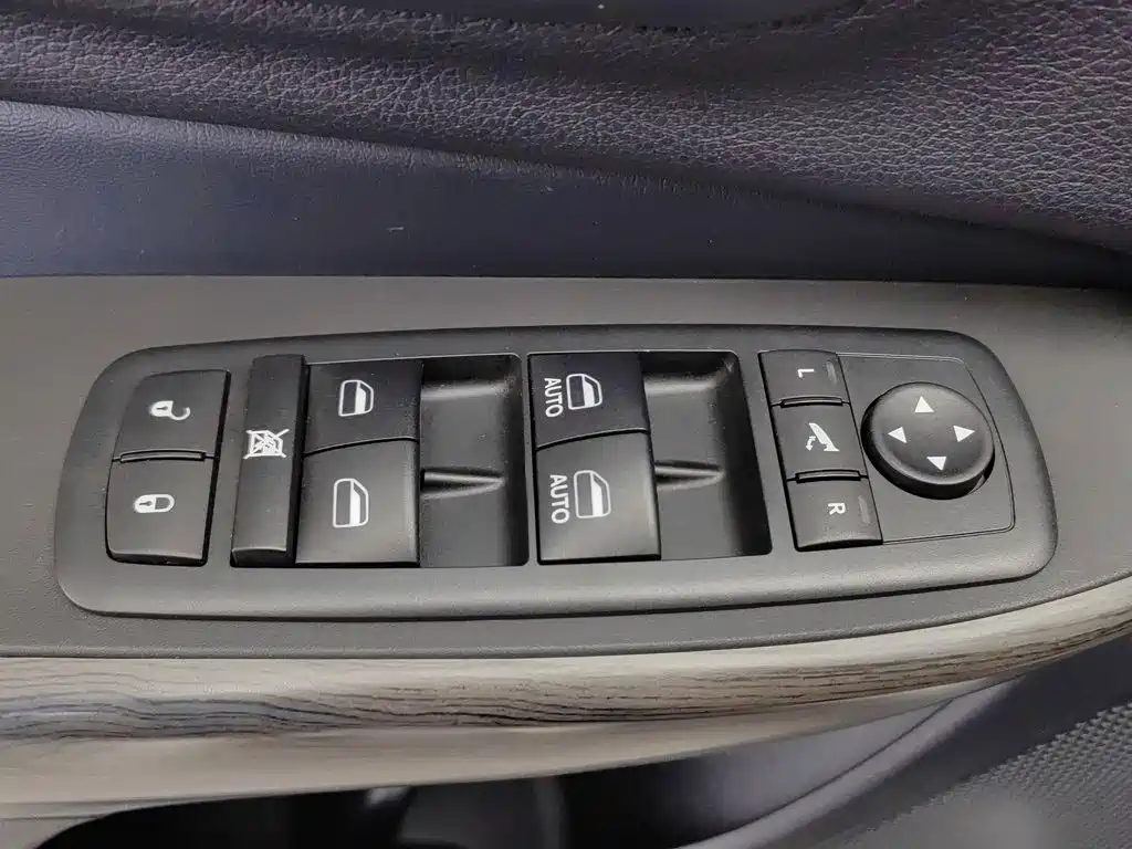 Jeep Cherokee 2021 — фото 9