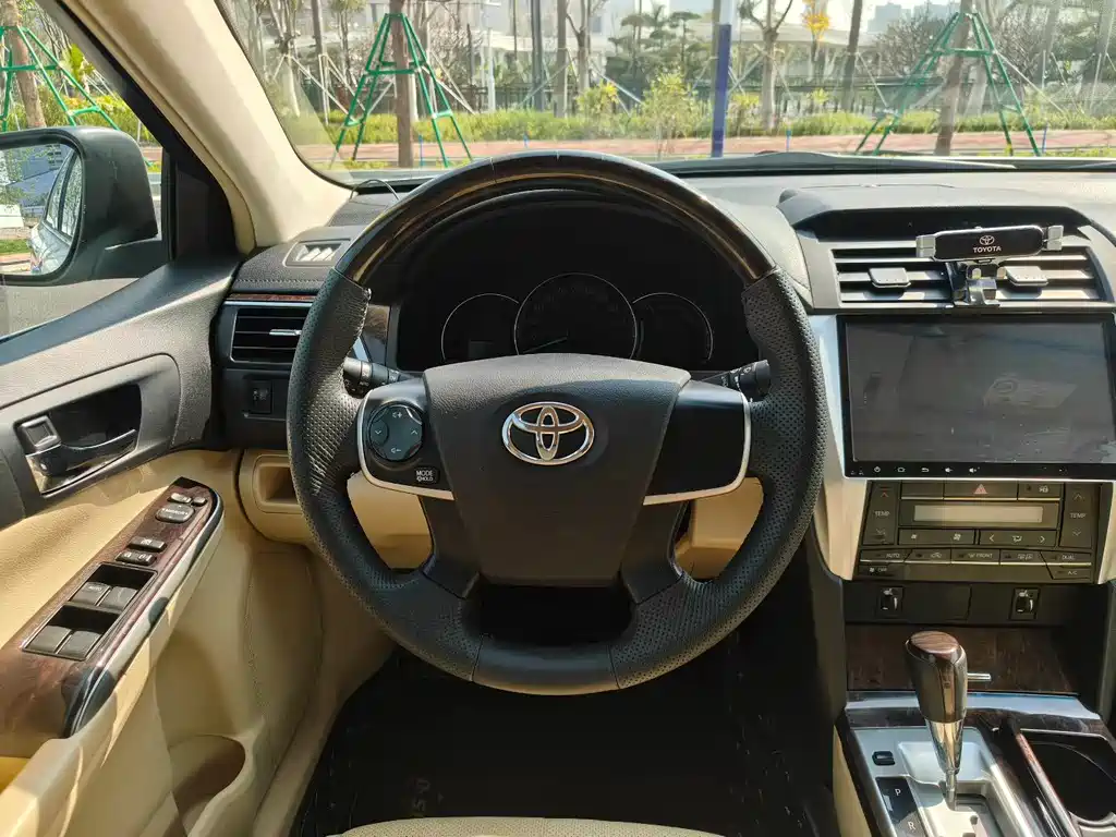 Toyota Camry 2015 — фото 9
