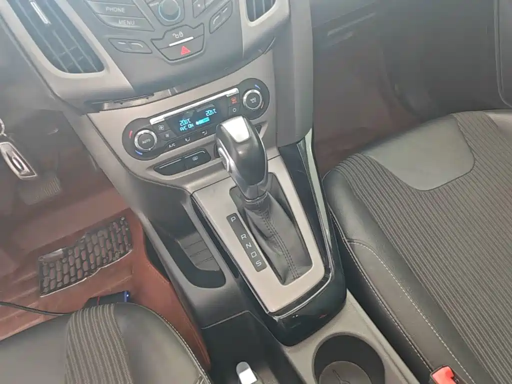 Ford Focus 2015 — фото 10