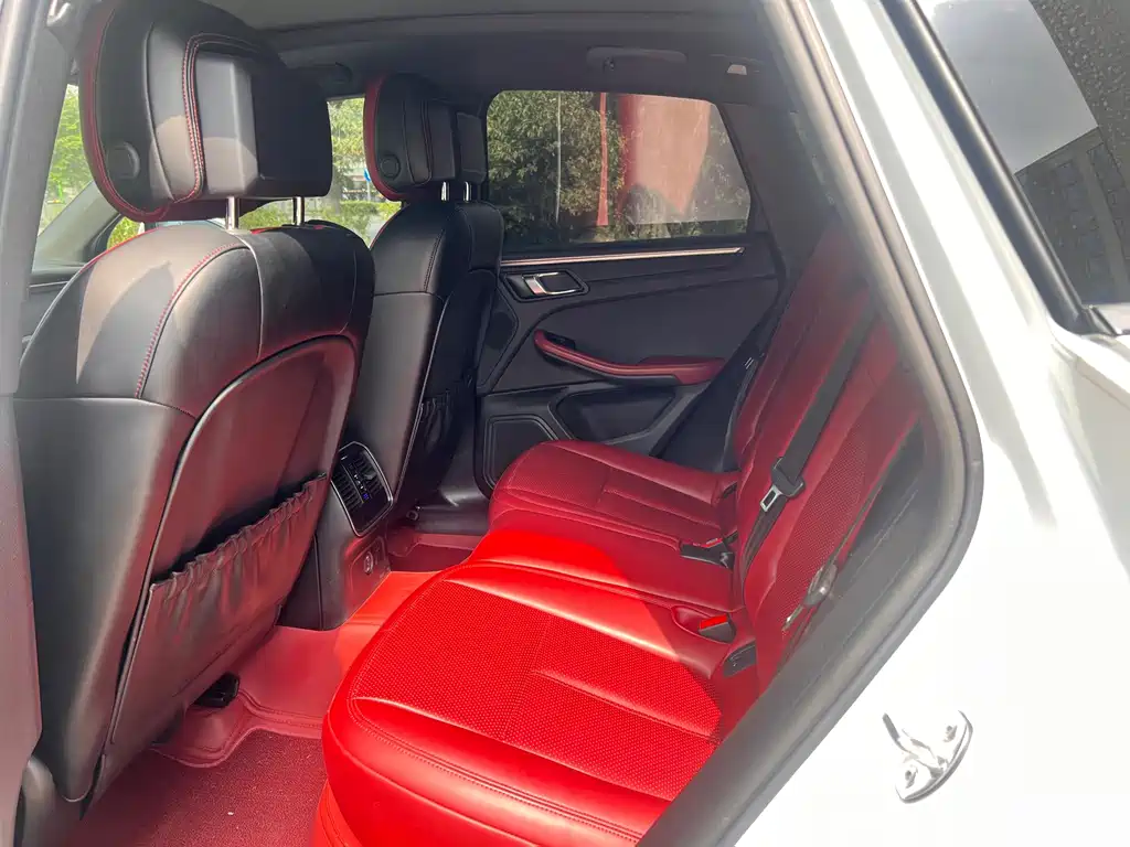 Porsche Macan 2019 — фото 22