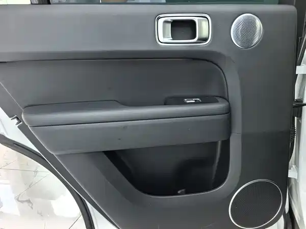 Li Auto L6 2024