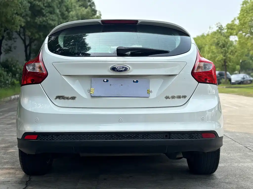 Ford Focus 2014 — фото 15