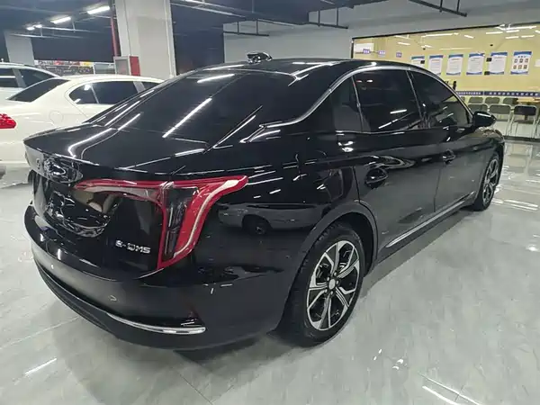 Hongqi E-QM5 2023