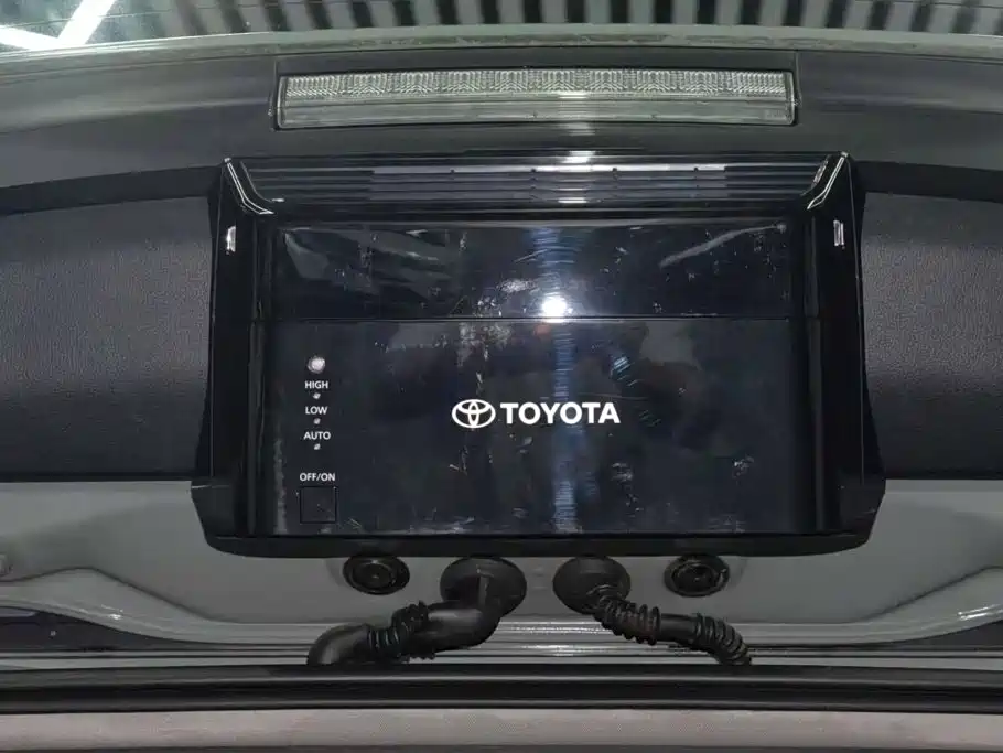 Toyota RAV4 2019 — фото 19