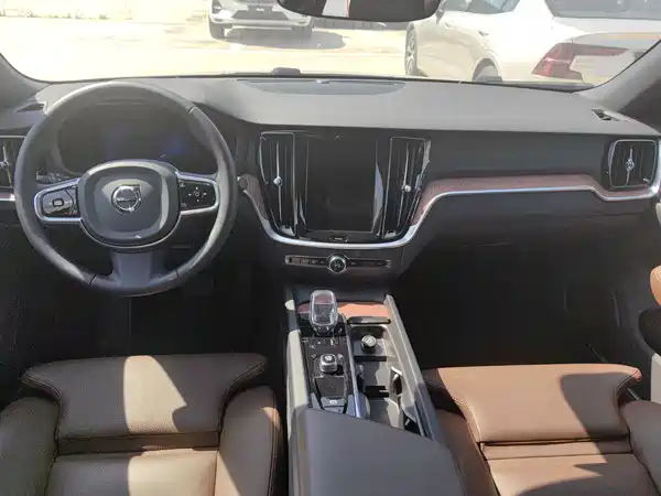 Volvo S60 2025