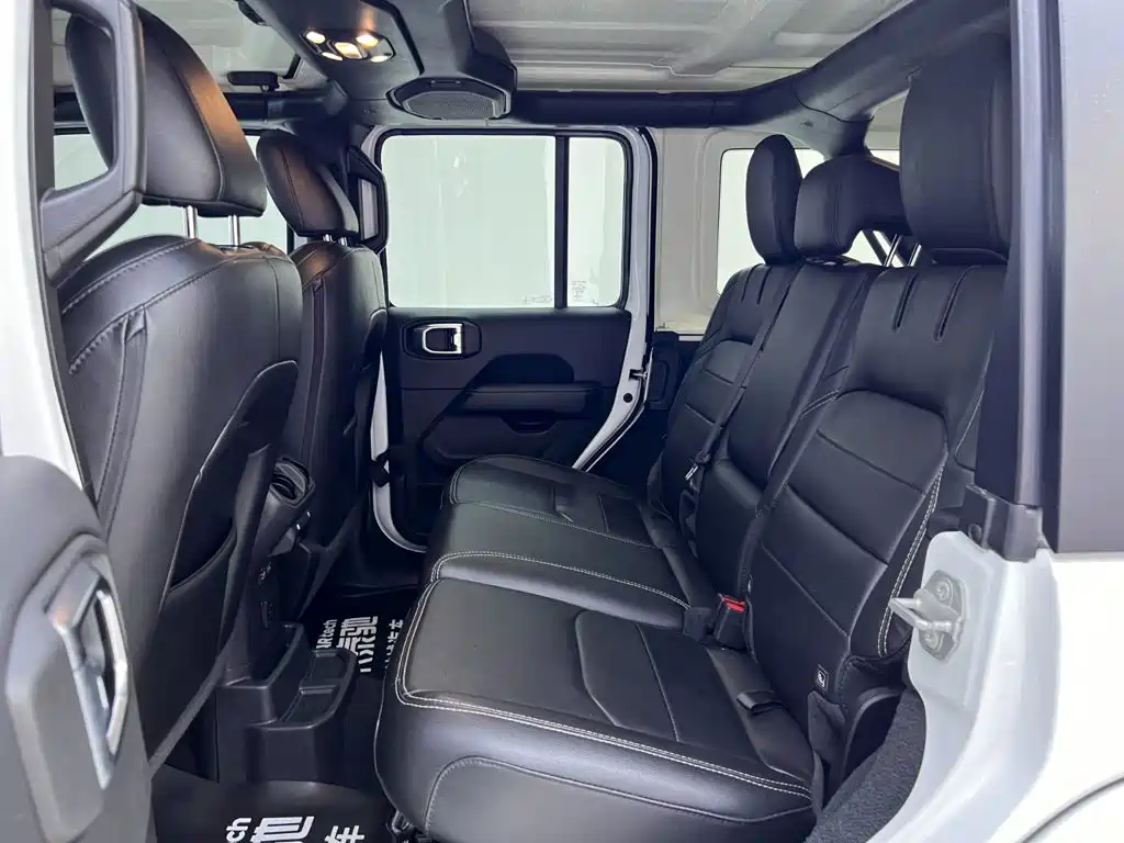 Jeep Wrangler New Energy 2023 — фото 16