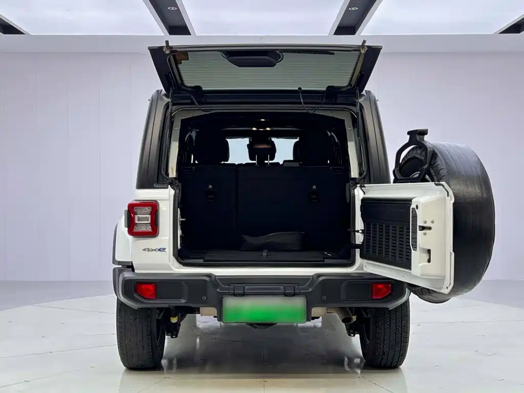 Jeep Wrangler New Energy 2023 — фото 9