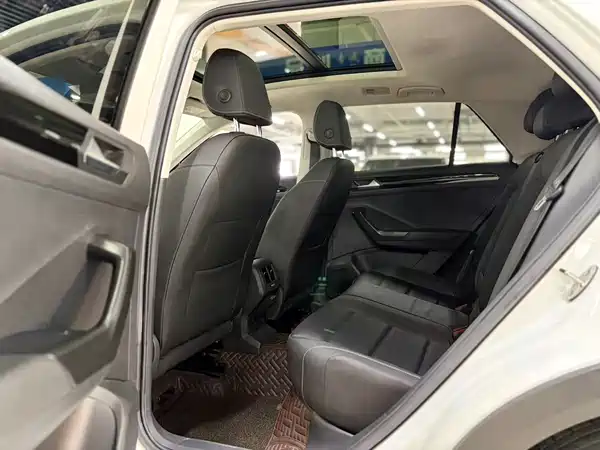 Volkswagen T-Roc 2023