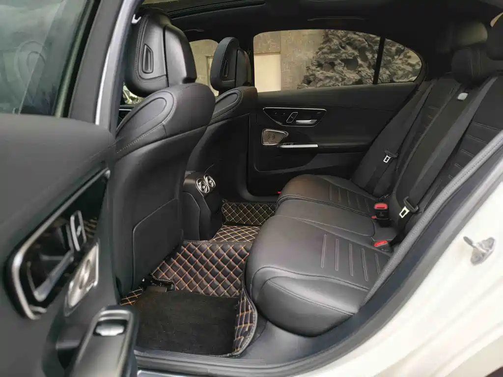 Mercedes-Benz C-Class 2023 — фото 13