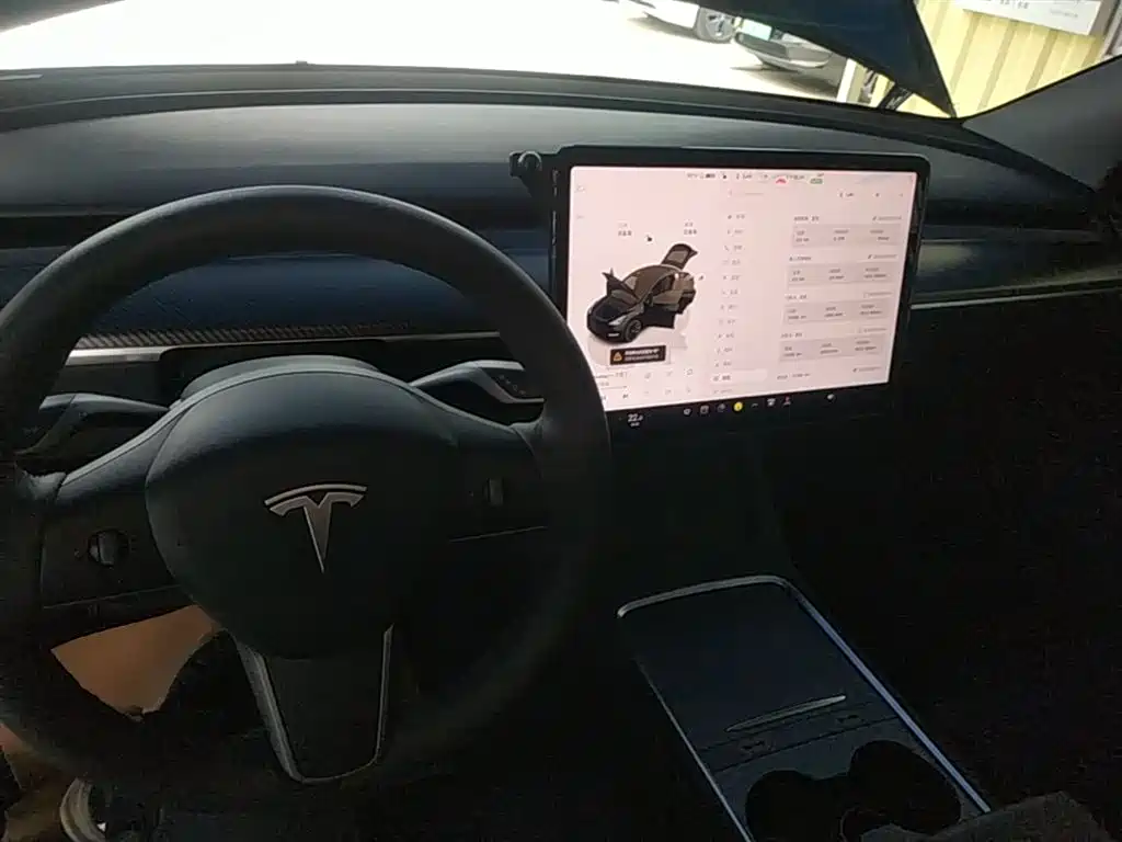 Tesla Model Y 2022 — фото 10