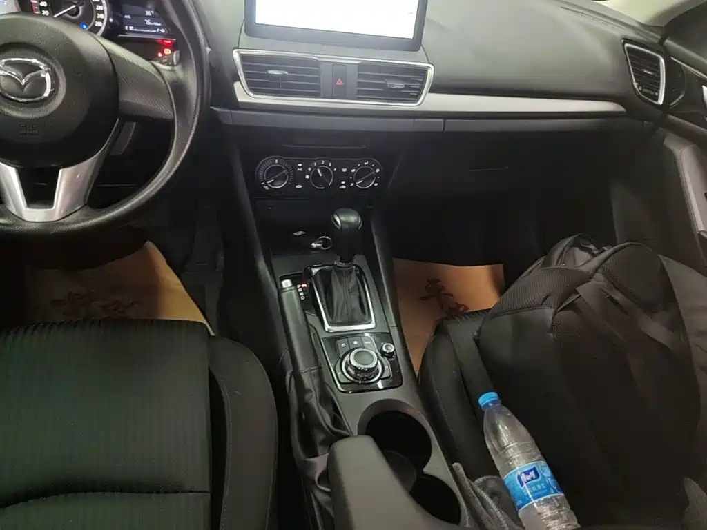 Mazda 3 Axela 2017 — фото 14
