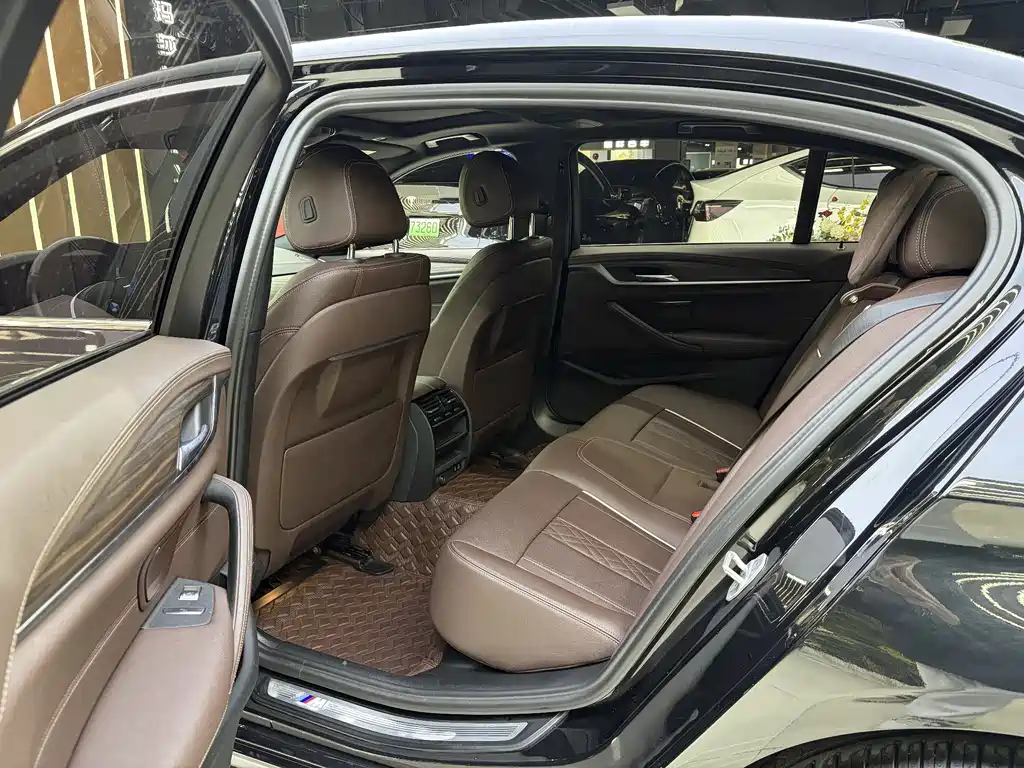 BMW 5 Series 2023 — фото 13